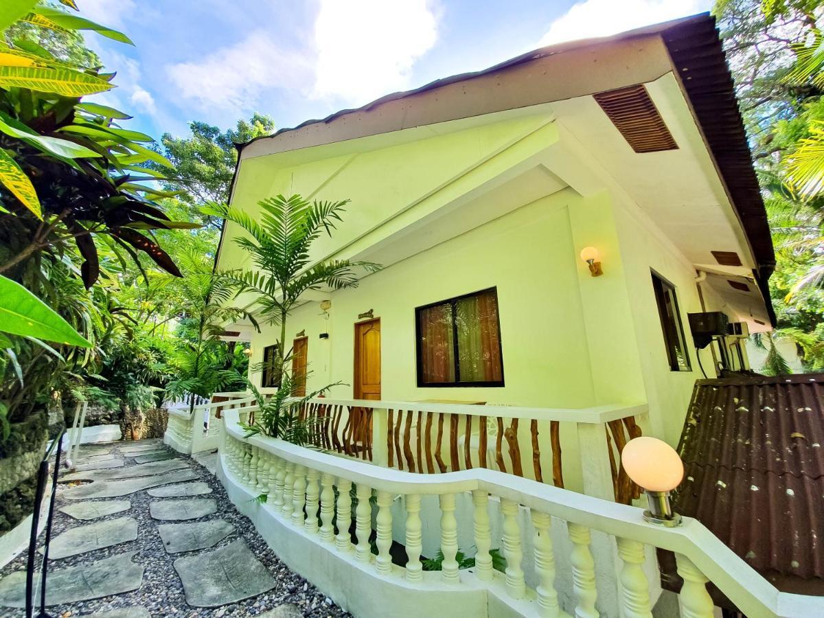Cocoloco Beach Resort Manoc-Manoc Dış mekan fotoğraf