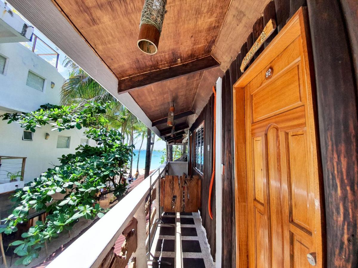 Cocoloco Beach Resort Manoc-Manoc Dış mekan fotoğraf